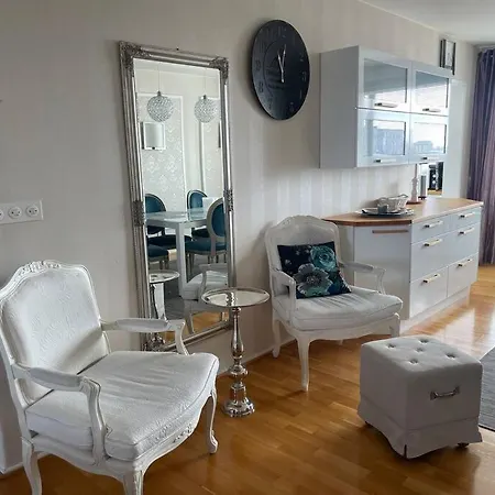 Luxury 2-3br Apparment טורניו